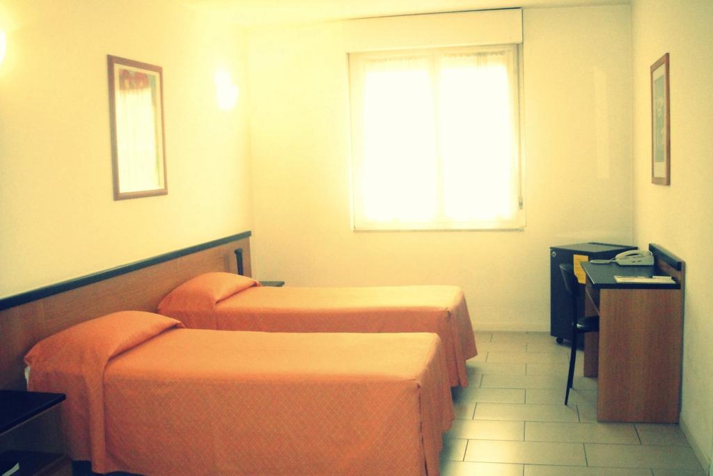 Hotel Scala Nord Milaan Kamer foto